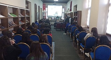 ARÜ’lü Akademisyen Filiz Öztürk, kariyer yolculuğunu lise öğrencileriyle paylaştı