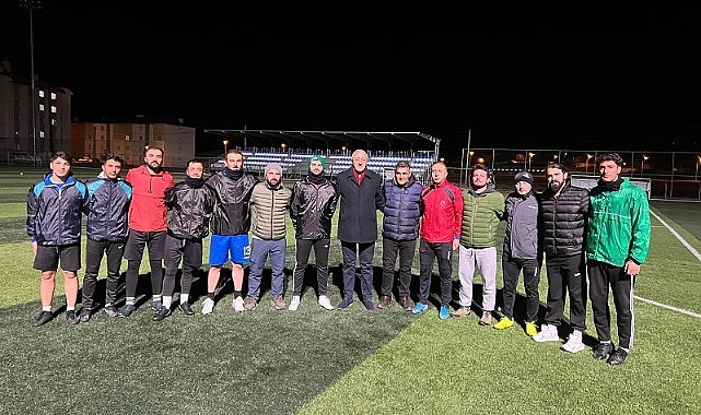 Başkan Budak, Göle Belediyespor ‘un gece antrenmanını izledi, futbolculara moral verdi