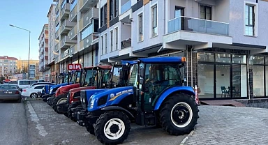 Belediyenin duyarsızlığı! Kaldırımları traktör galerilerinin işgaline bıraktı