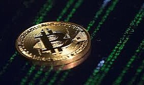Bitcoin adeta para basıyor! Bir yılda iki kattan fazla yükseldi