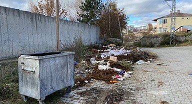 Çöpler var, Belediye yok!
