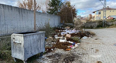 Çöpler var, Belediye yok!