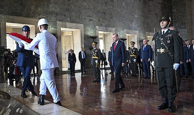 Cumhurbaşkanı Erdoğan başkanlığındaki devlet erkanı Anıtkabir'de