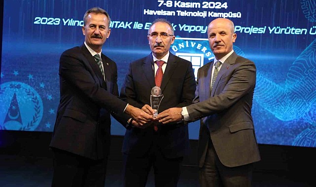 FÜ'ye en çok yapay zeka projesi üreten üniversite ödülü verildi