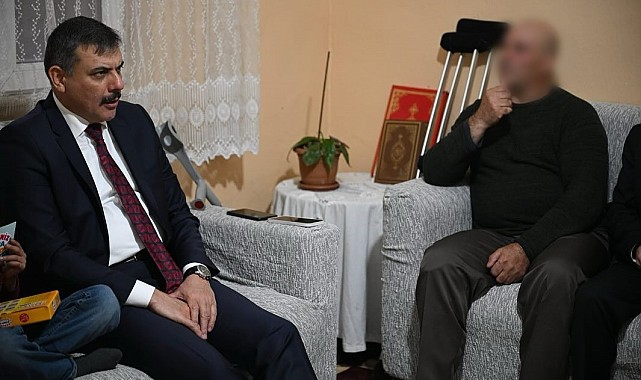 Gönüllülerin desteğiyle artık tek bastonla yürüyebiliyor