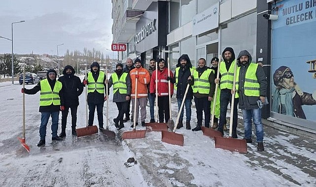 Kar timlerinin zorlu mesaisi başladı