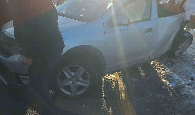 Kars'ta trafik kazası: 8 yaralı
