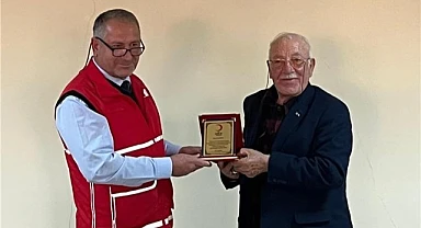 Kızılay’dan Ahmet Ballı’ya vefa plaketi