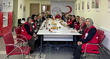 Kızılay ve Yeşilay gönüllülerle kahvaltıda buluştu