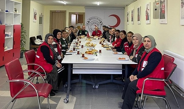 Kızılay ve Yeşilay gönüllülerle kahvaltıda buluştu