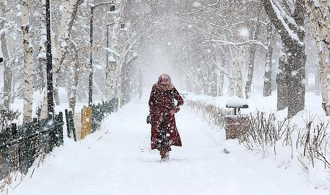 Komşuda başlayan kar yağışı bize de geliyor