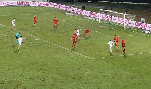 Milliler, A Ligi için play-off oynayacak