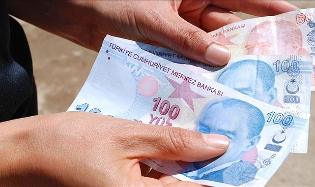Milyonlarca emeklinin gözü asgari ücret zammında