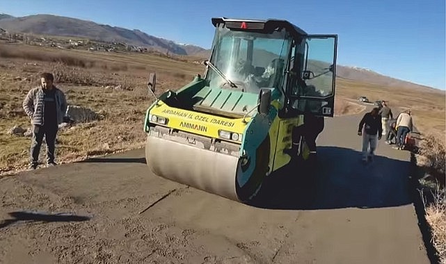 Özel İdare Çataldere köy yoluna beton döktü