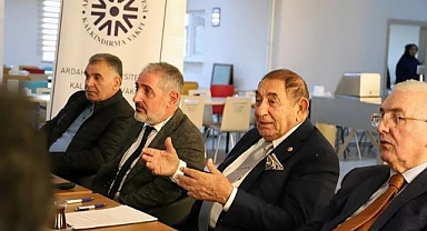 Prof. Dr. Esfender Korkmaz, ARÜ’nün kalkındırma vakfı toplantısına katıldı