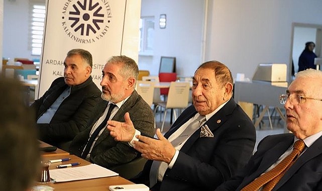 Prof. Dr. Esfender Korkmaz, ARÜ’nün kalkındırma vakfı toplantısına katıldı