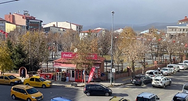 Şiddetli rüzgar Ardahan'da hayatı felç etti