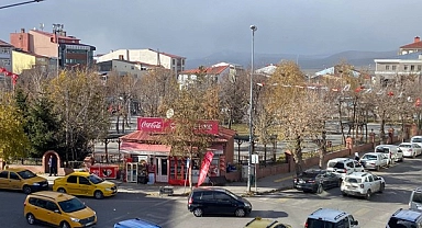 Şiddetli rüzgar Ardahan'da hayatı felç etti