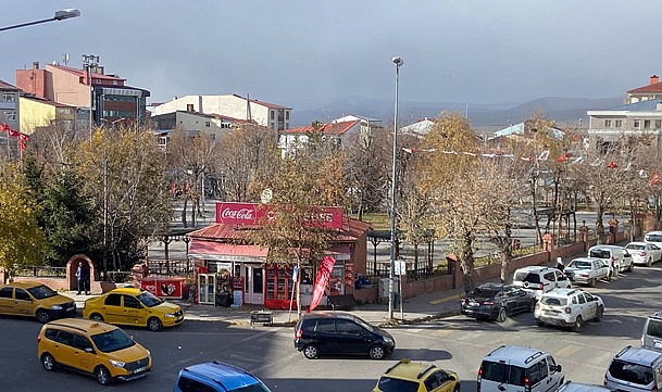 Şiddetli rüzgar Ardahan'da hayatı felç etti