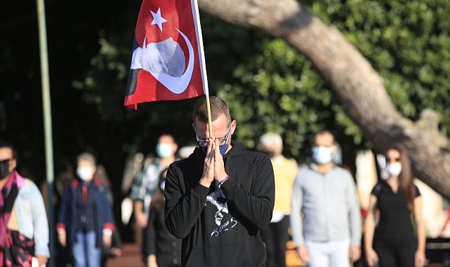 Tüm Türkiye'de saat 9'u 5 geçe hayat durdu