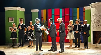 Uygur Kardeşler "Süt Kardeşler" ile Ardahan'da unutulmaz bir tiyatro gecesi yaşattı
