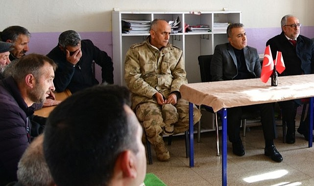 Vali Çiçek, İl Müftüsüyle köyleri ziyaret etti