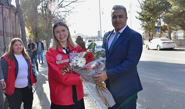 Vali Çiçek, misafir öğrencileri kongre binasında ağırladı