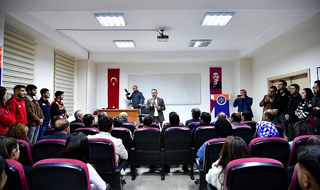 Vali Çiçek, öğrenci buluşmalarına katıldı