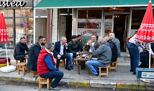Vali Çiçek vatandaşlarla çay içti, sohbet etti