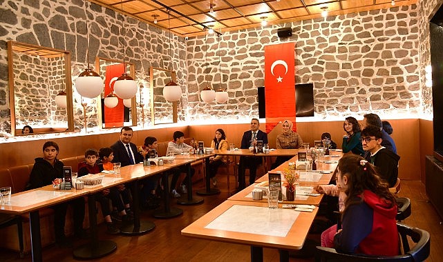 Vali Çiçek ve eşi Berna Çiçek, korunan çocuklarla bir araya geldi