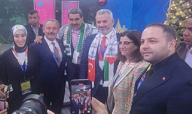 Vekil Koç, Maduro ile selfie çekti
