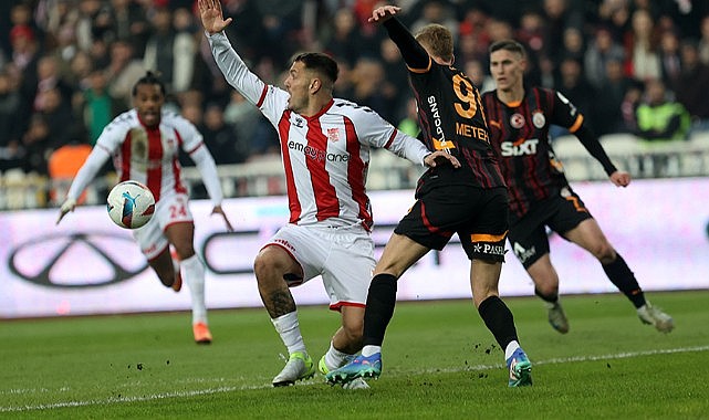 10 kişi Galatasaray, Sivasspor'u 3-2 yendi