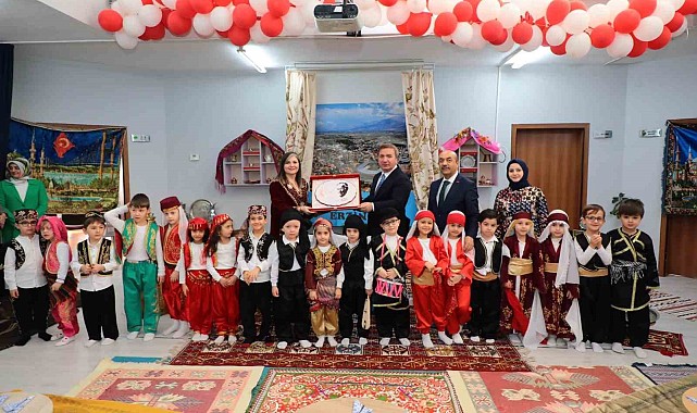 Anaokulu öğrencilerinden renkli program