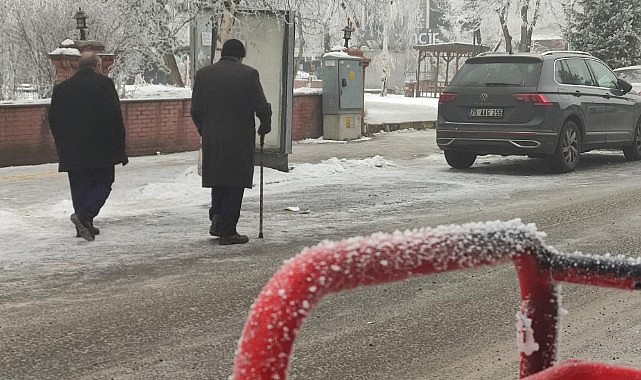 Ardahan buz kesti: Göle eksi 26 derece