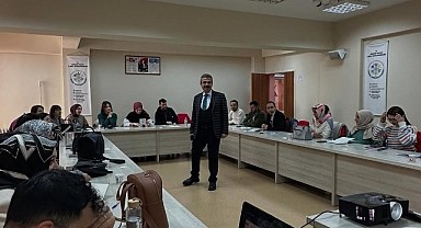 Ardahan'da çocuk merkezli oyun terapisi eğitimi başladı