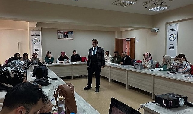Ardahan'da çocuk merkezli oyun terapisi eğitimi başladı