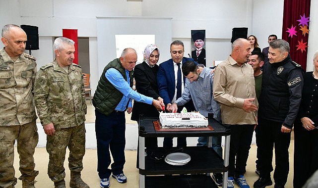 Dünya Engelliler Günü'nde sanatla engeller aşıldı