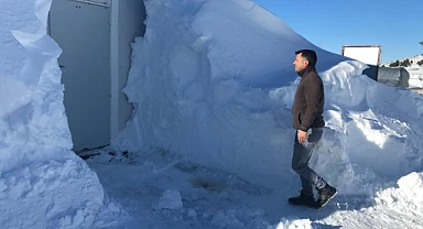 Ardahan'da kar insan boyunu aştı