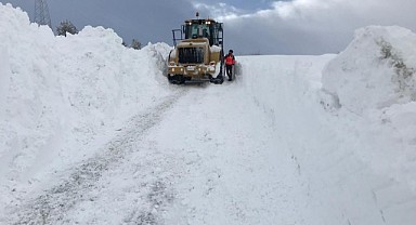 Ardahan'da karla mücadele: İl Özel İdaresi ekipleri gece gündüz çalışıyor!