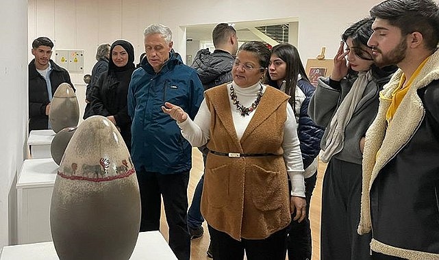 ARÜ’de seramik resim sergisi açıldı