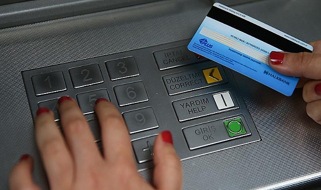 ATM'lerde yeni dönem: Israrcı olanın kartı bloke edilecek