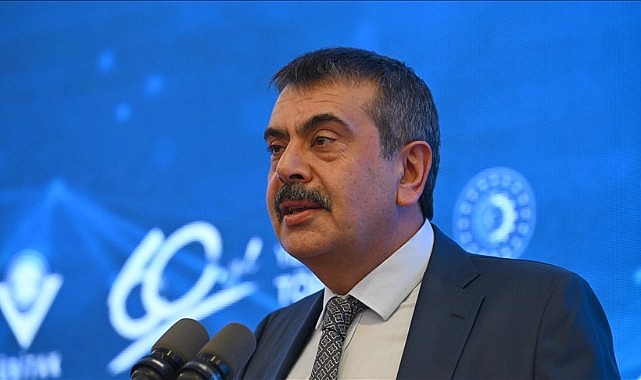 Bakan Tekin duyurdu: İlkokullarda karne yerine gelişim raporu uygulaması olacak