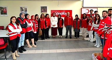 Berna Çiçek, Kızılay Gönüllüler Günü'nde Ardahan Kızılay Şubesini ziyaret etti
