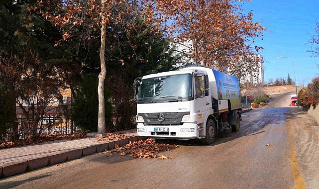 Elazığ Belediyesi ekipleri, kentin dört bir yanında yoğun mesaisini sürdürüyor