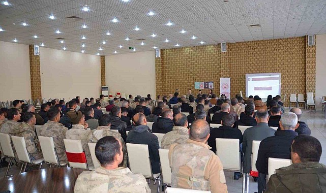 Elazığ'da jandarmanın bilgilendirme faaliyetleri sürüyor