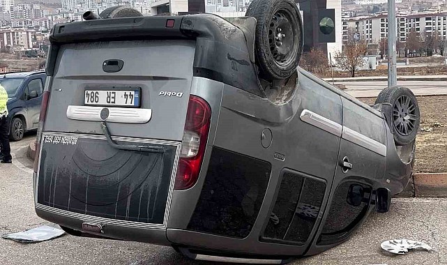 Elazığ'da otomobil ile hafif ticari araç çarpıştı, 1 kişi yaralandı
