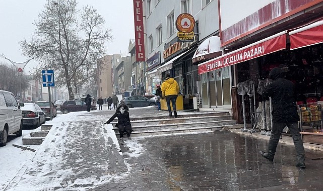 Erzincan'da kar ve buzlanma düşmeye bağlı kırık vakalarını artırdı
