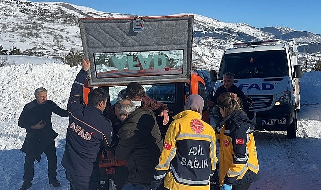 Kar nedeniyle köyde mahsur kalan hasta kurtarıldı