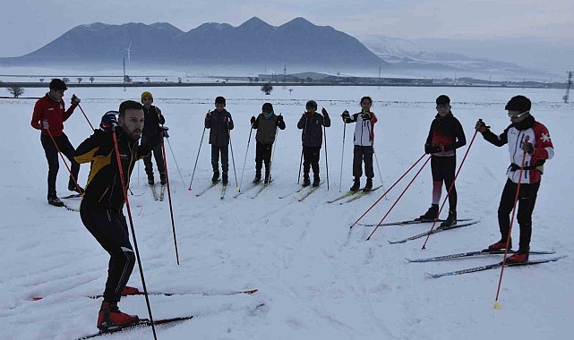 Kayaklı koşu takımı karla antrenmanlarına başladı