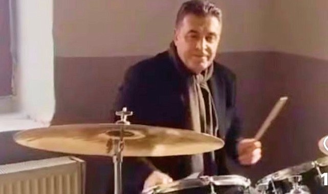 Kentin trafiğini içinden çıkılmaz hale sokan Başkan Demir, baterideki hünerini gösterdi!